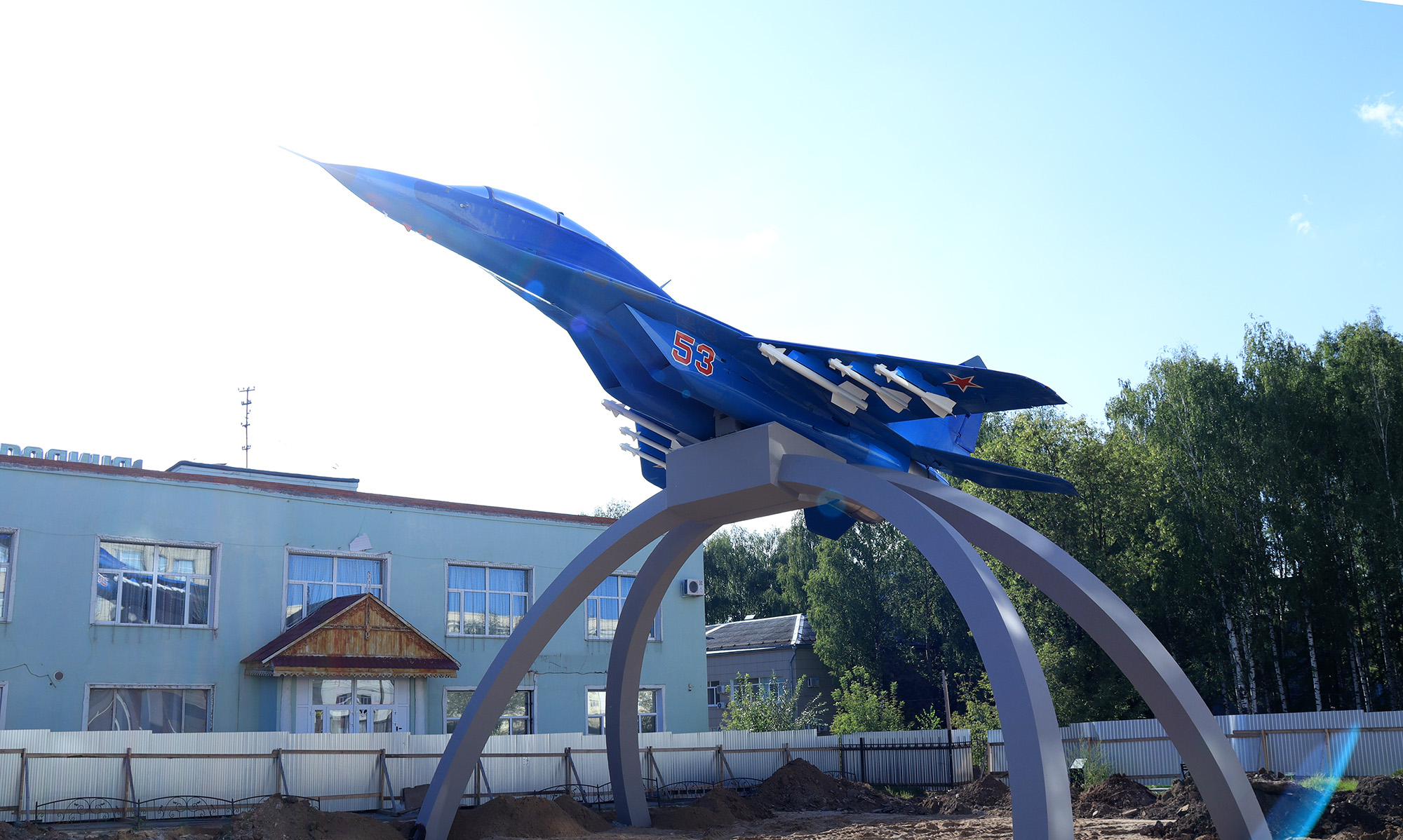 Новый памятник в Кирове - истребитель МИГ-29 Кировская область,самолёты,МиГ